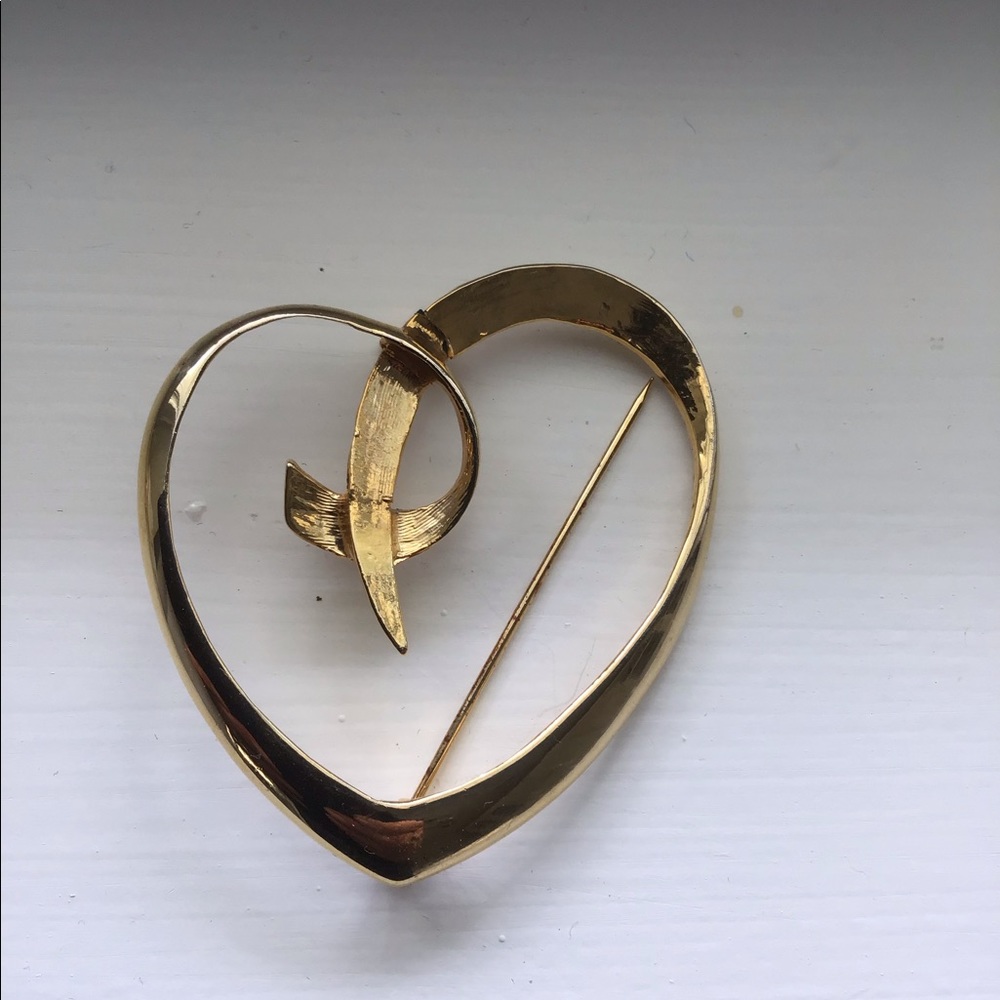 Gold pin